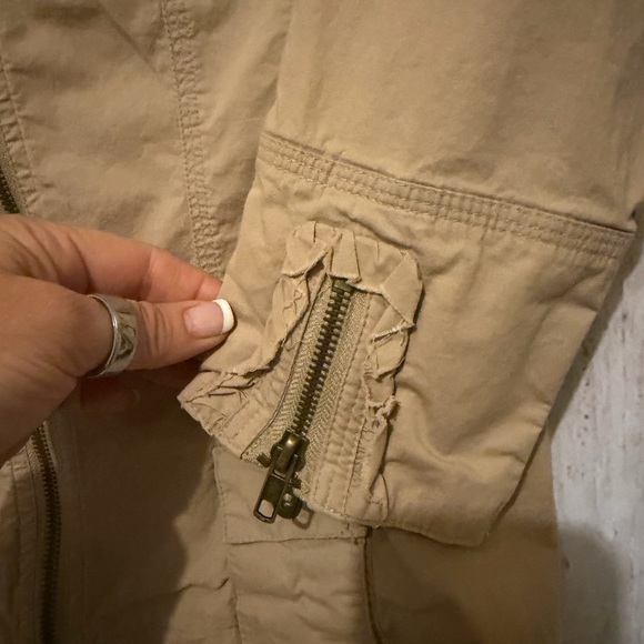 Y2 Blu Lightweight Khaki Ruffle Collar Utility Jacket Size Medium - Picture 4 of 9